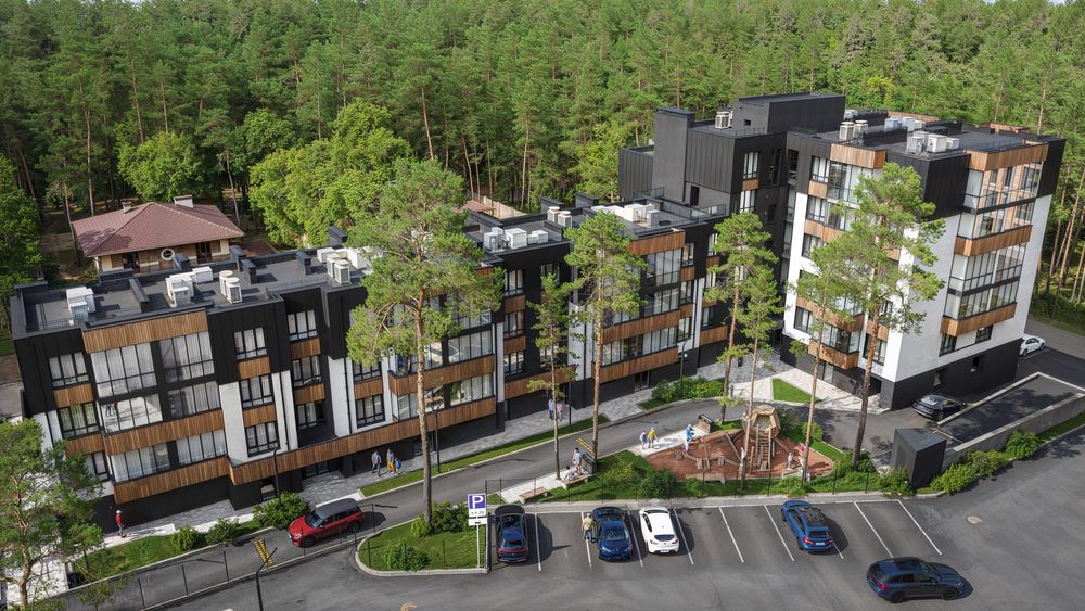3-к квартира з балконом. Кухня 20 м. + 3 спальні. Центральний парк!
