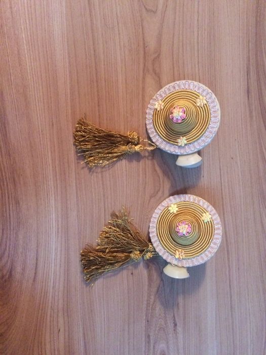 Chwosty w kształcie kapeluszy