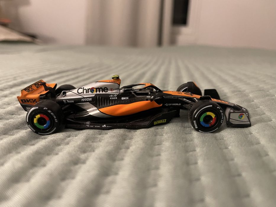 Carro Lando Norris (1:43)