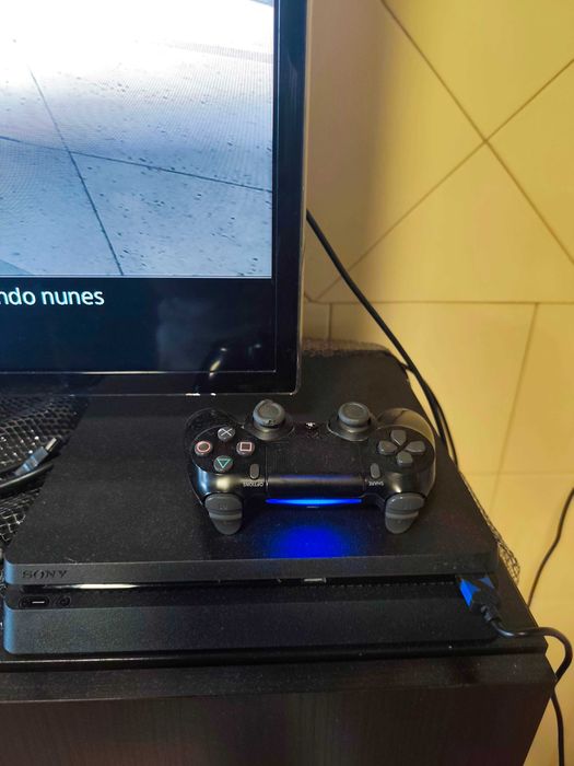 PlayStation 4 + comando