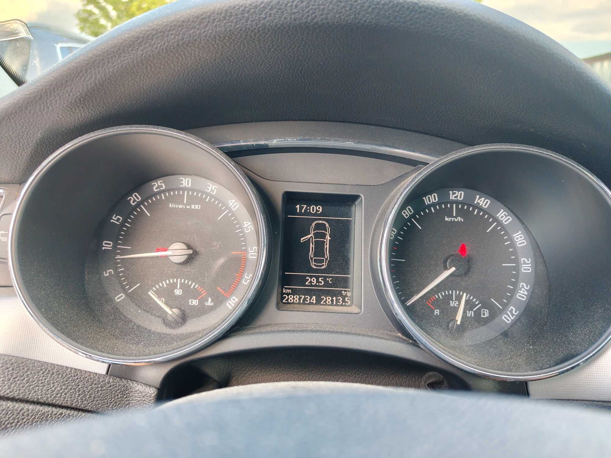 Skoda SuperB 1.6 Diesel 105KM Liftback Uszkodzony Silnik