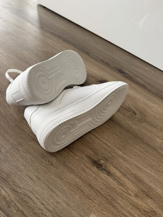 Tenis brancos simples