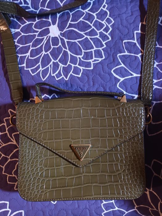 Vendo mala guess verde escura