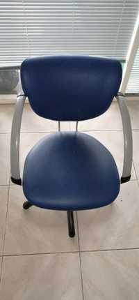 Cadeiras usadas para cabeleireiro ou outro efeito