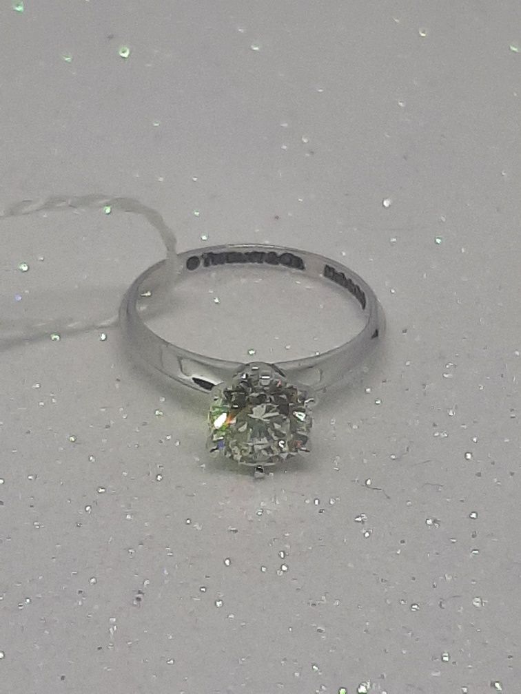 Золотое кольцо 1.35 ct. бриллиант. Tiffany.