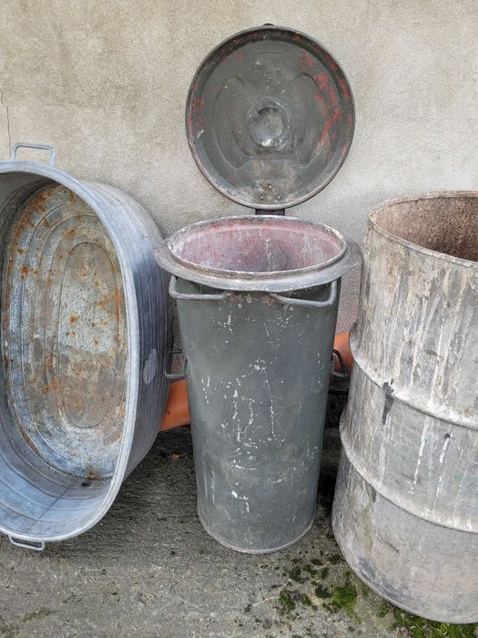 Kosz na śmieci metalowy
