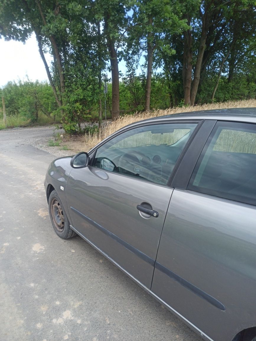 Seat Ibiza 1.4 TDI, klima, el. szyby, komplet opon zimowych