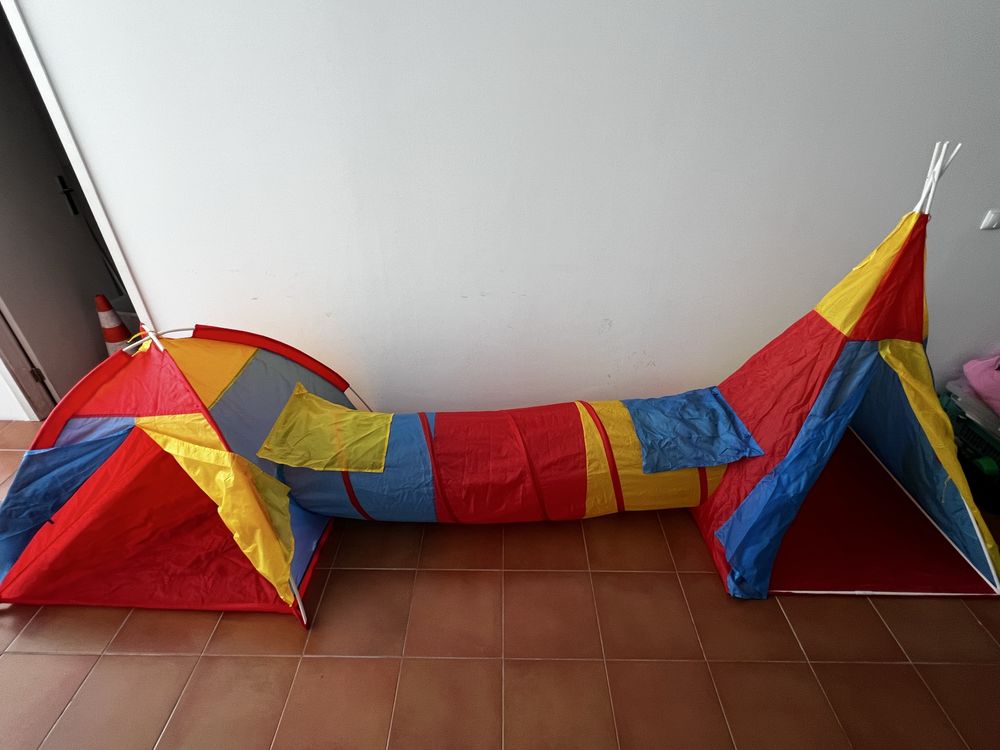 Tendas tipi (2) + túneis (2)