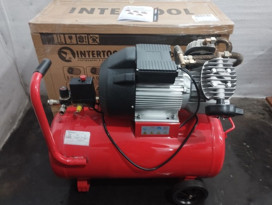Компресор Intertool 50л., 220в., 3квт., 10атм., 420л/хв.