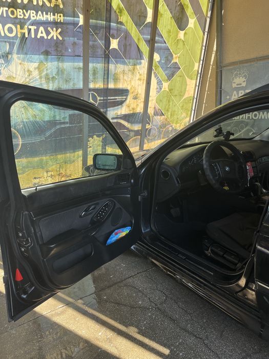 Продаю ,  машина Бмв е39