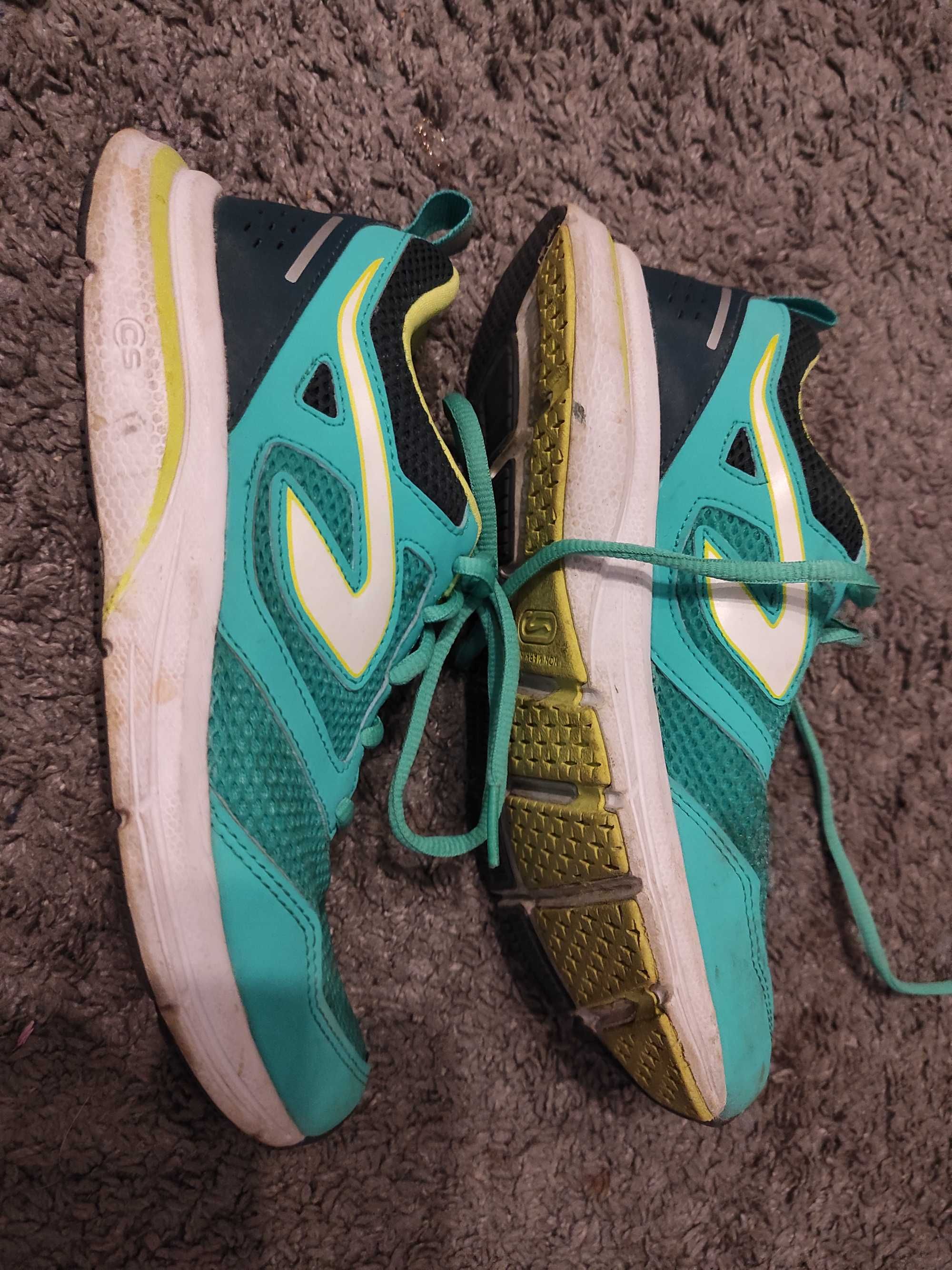 Zielone damskie buty sportowe Decathlon