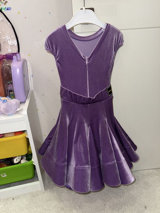 Продам рейтингову велюрову сукню, 3,5-4,5 роки