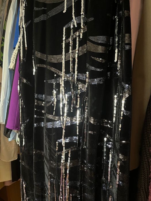 Vestido midi veludo Zara preto