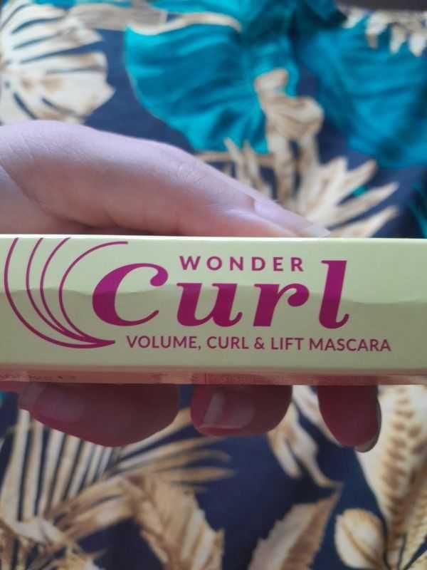 Tusz do rzęs Avon Wonder Curl 10ml Blackest Black.