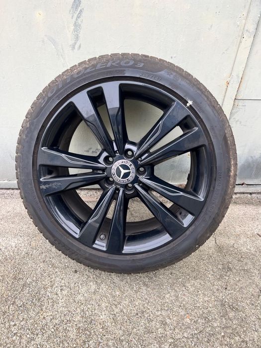 Piękne felgi Mercedes E klass 19 cali czujniki cisniwnia opony zimowe