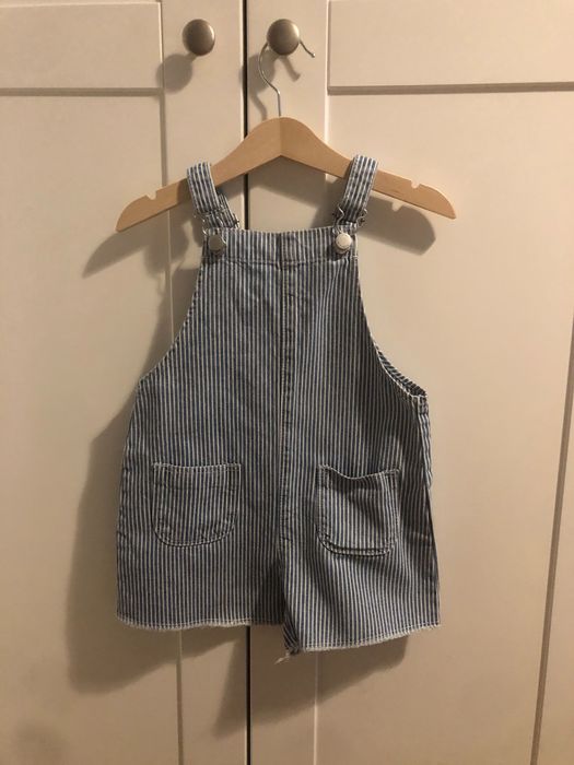 ZARA Krótkie spodenki, szorty ma szelkach Nowe