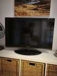 Televisor Toshiba 32 polegadas, em ótimo estado. Com comando original