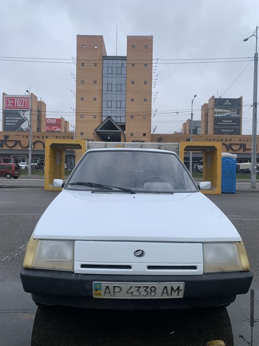 Автомобіль таврія нова