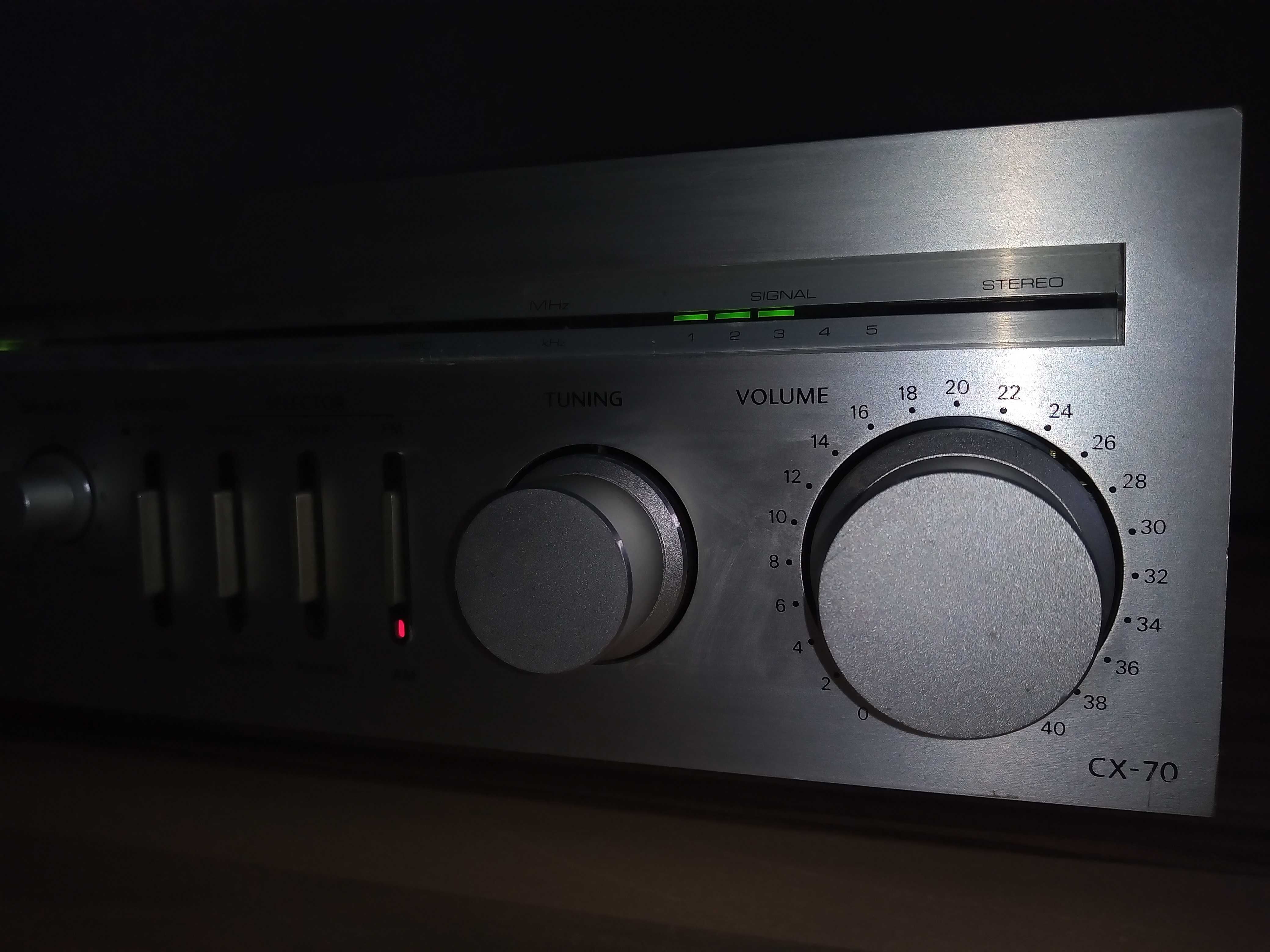 Amplituner stereo Onkyo