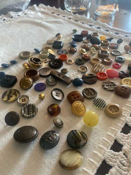 Botões Vintage. Trabalhos manuais ou costura. Muito bom estado.