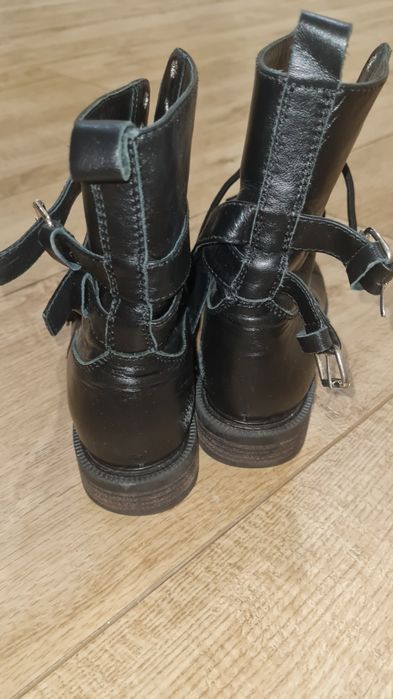 Кожанные мягкие,с красивой застёжкой пооуботинки от Качаровской.о