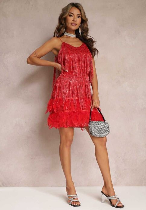 Czerwona sukienka z cekinami frędzlami i piórkami rozmiar S