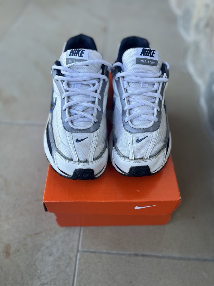 Кросівки Nike INITIATOR