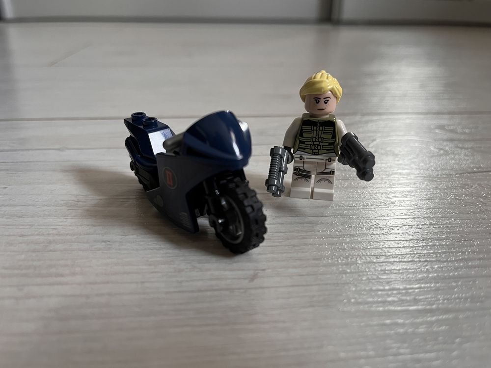 LEGO Super Heroes Marvel 76162 czarna wdowa i pościg helikopterem