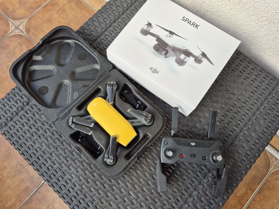 Dron DJI Spark + kontroler + karta pamięci 32 GB
