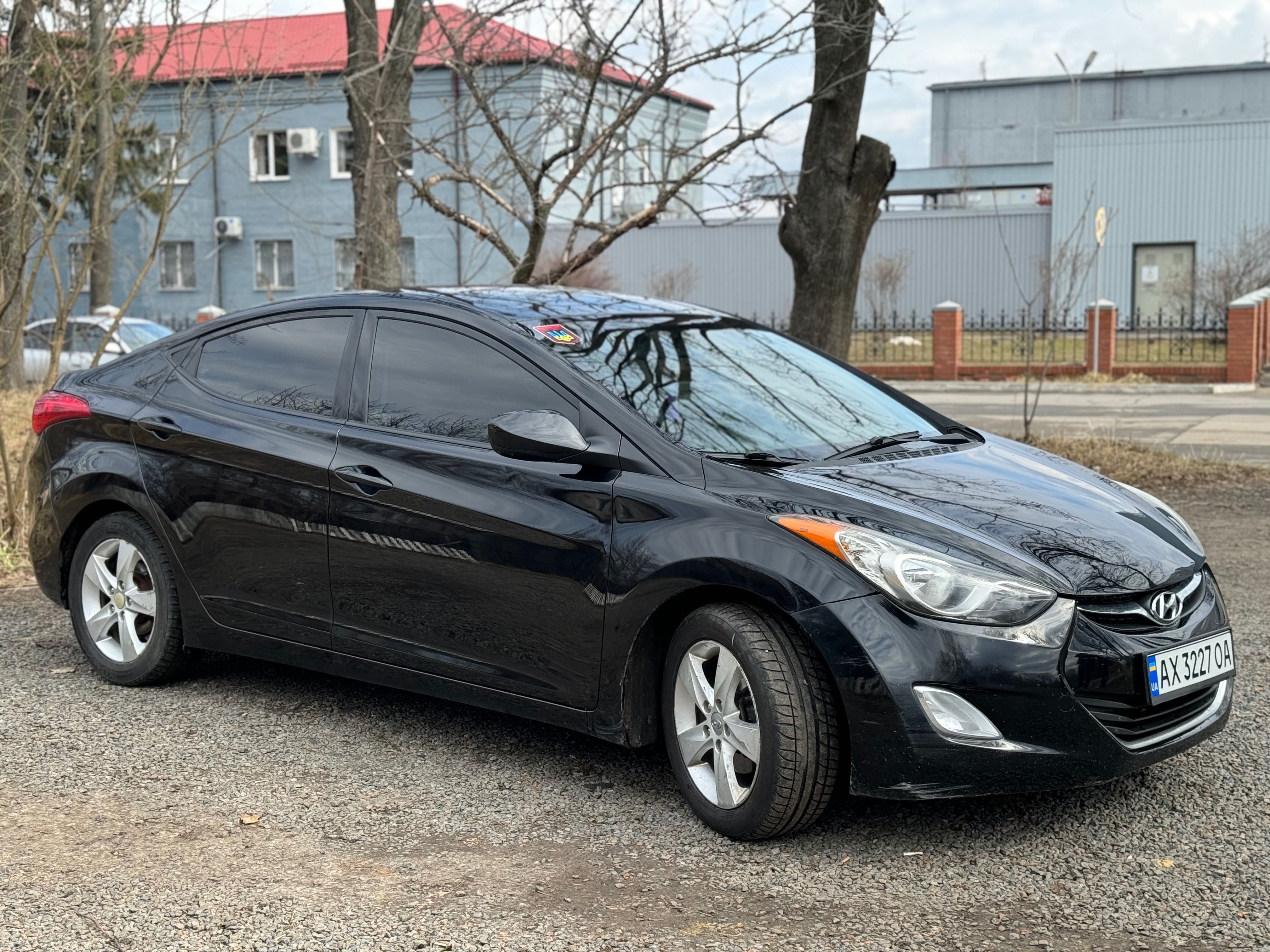 Продам  СВОЙ Hyundai Элантра Спорт чёрного цвета 1,8 2013 бензин