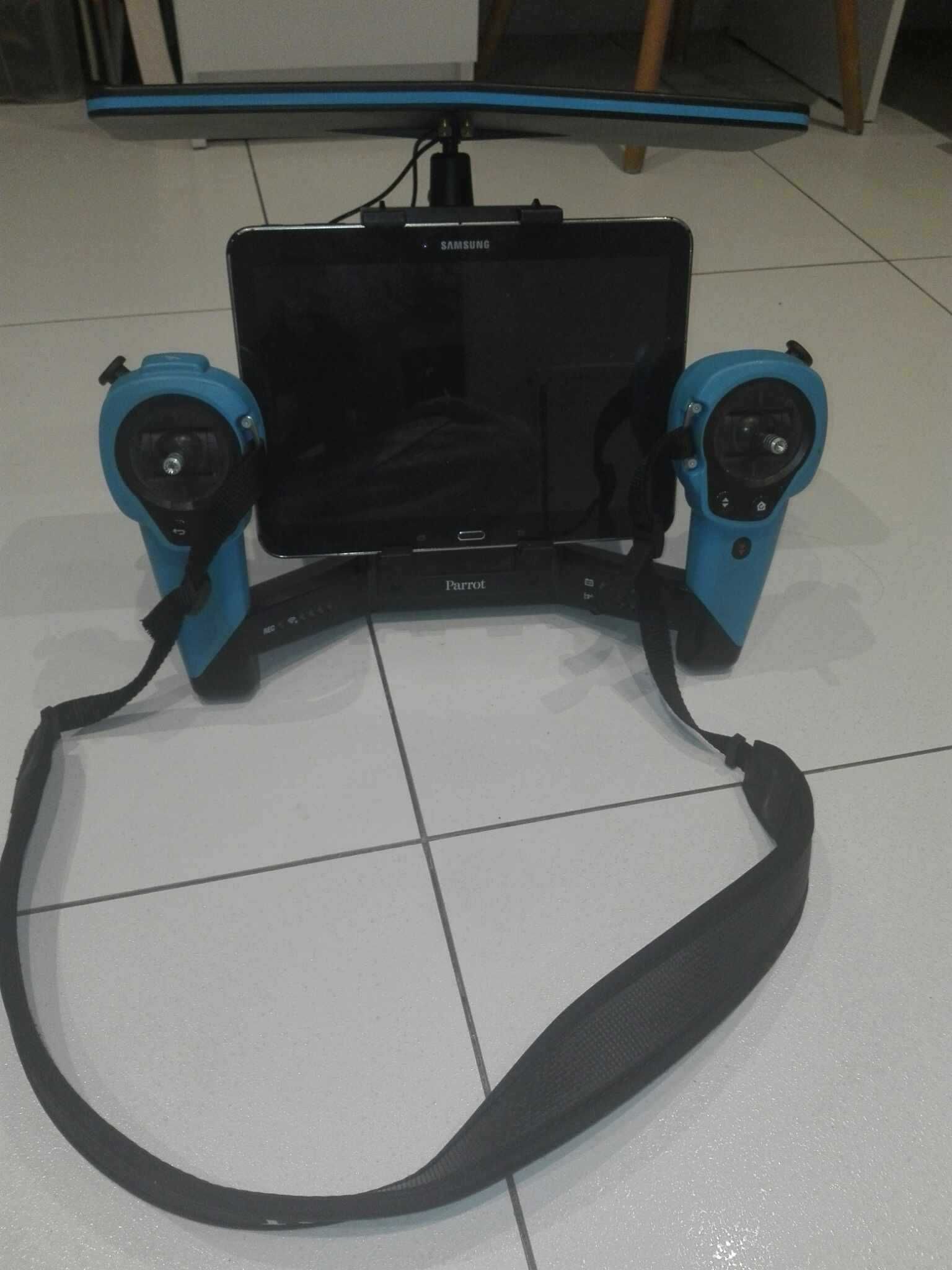 Dron PARROT Bebop + Skycontroller