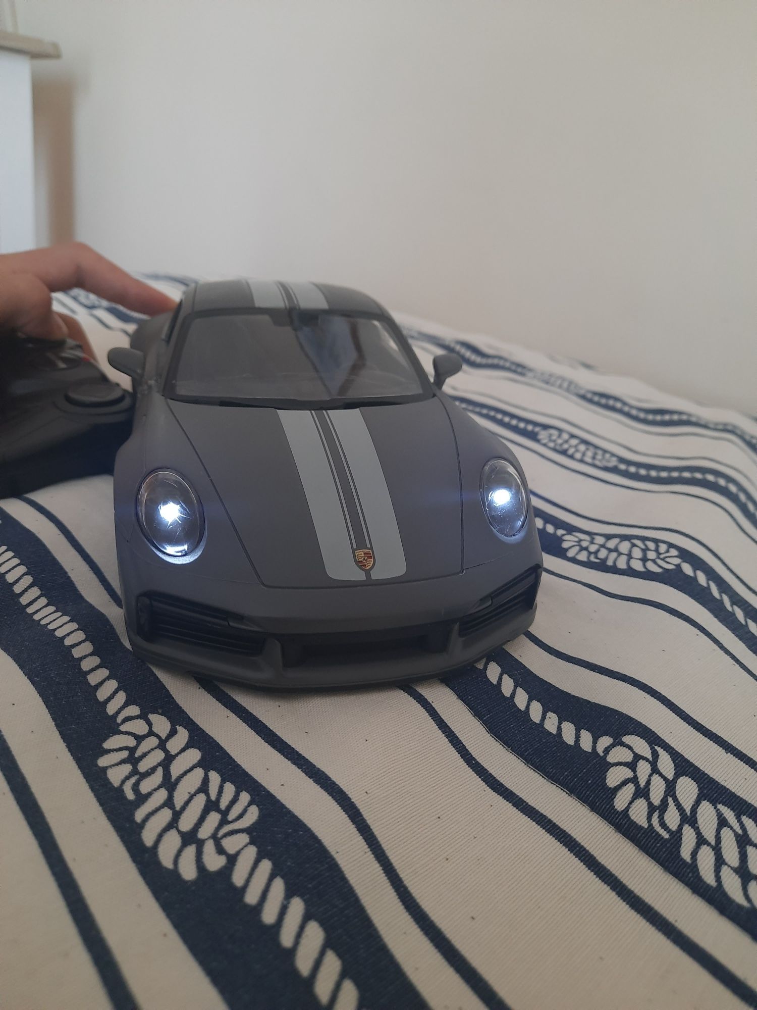Carro telecomandado Porshe 911 na caixa  escala 1:16 sport classic