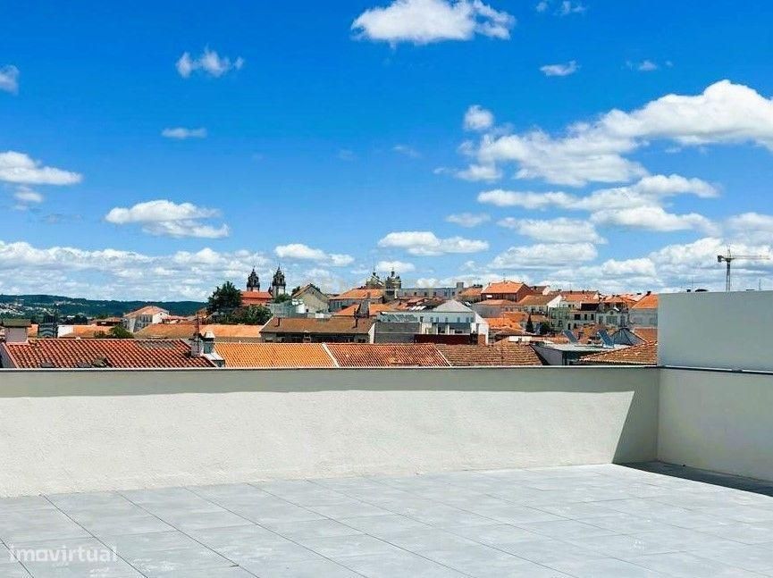 Apartamento T2 novo com terraço na R. Cândido dos Reis no centro de Vi