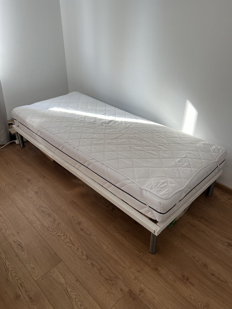 Sprzedam łóżko z materacem 90x200