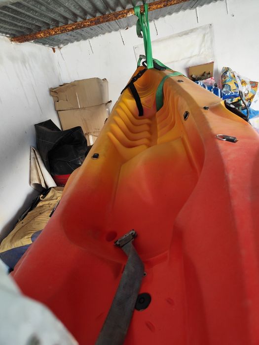 Vendo kayak como novo foi 5ou 6 vezes a água vai com os remos