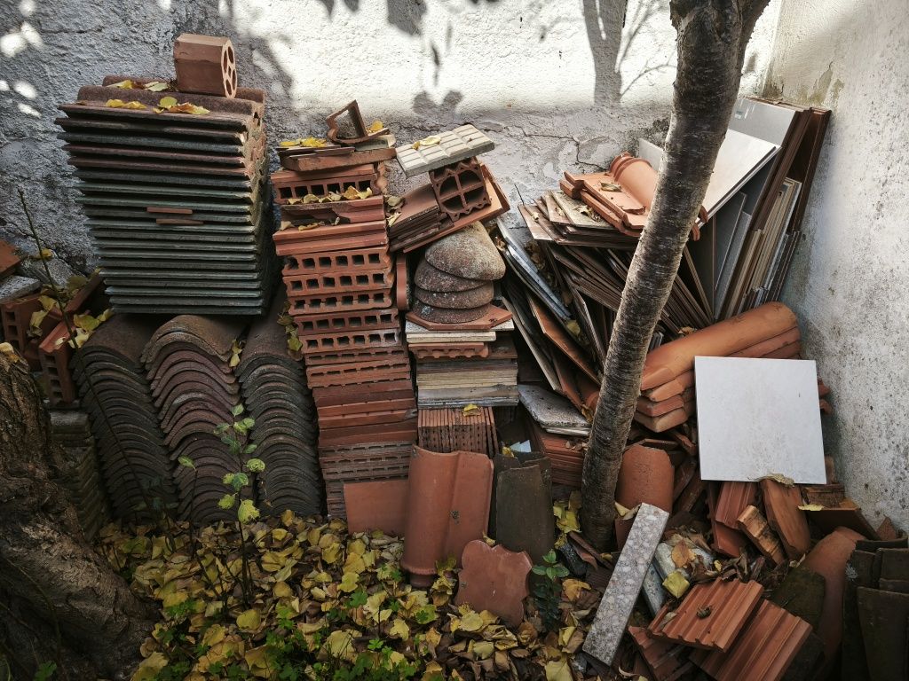 Materiais construção abobadilhas tijolos cerâmicos marmorite telhas