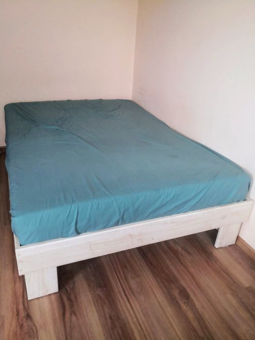 łóżko sypialniane idealny stan super materac!