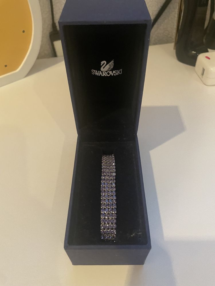 Вечірня сукня та брослет swarovski