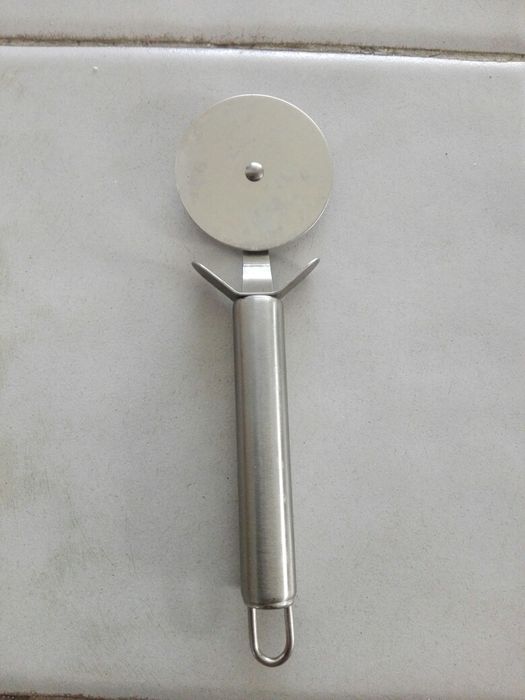 Nóż do pizzy. Nowy.