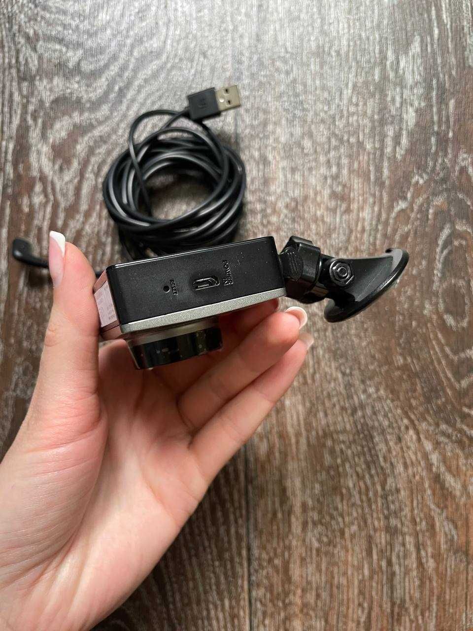Видеорегистратор xiaomi Yi smart dash camera