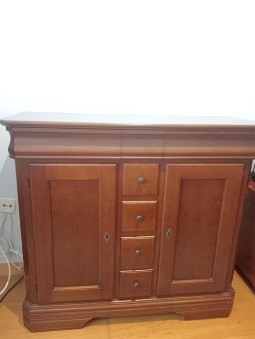 Móvel em madeira de carvalho