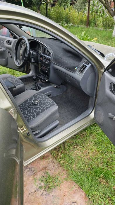 автомобіль Daewoo Lanos