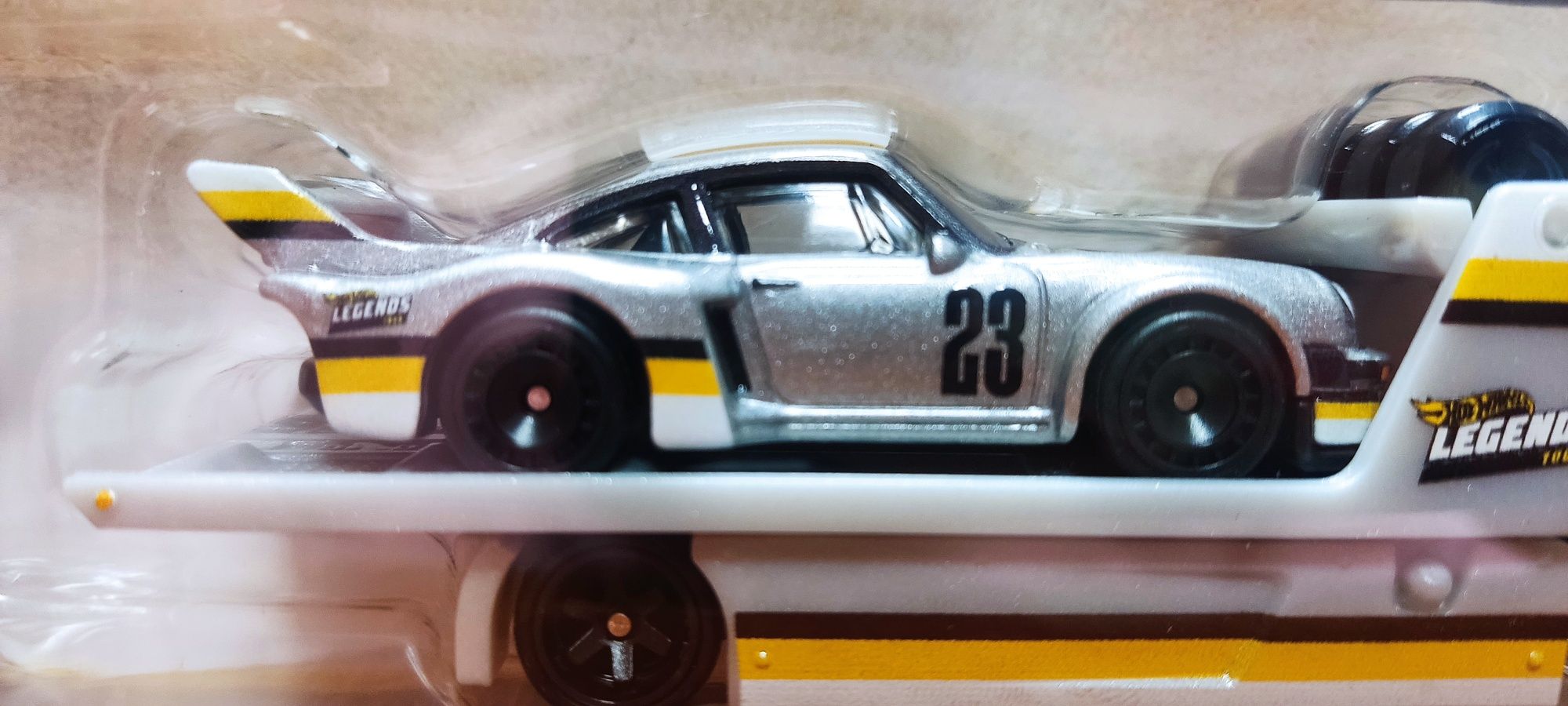 Hot Wheels Team Transport Porsche 934.5 FS