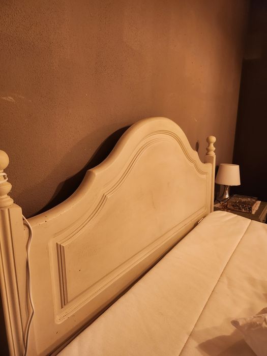 Cama madeira maciça, antiga, restaurada