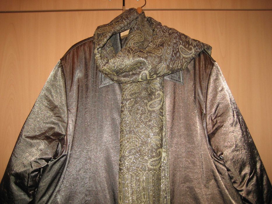 Продам зимнюю куртку женскую новую размер 52,