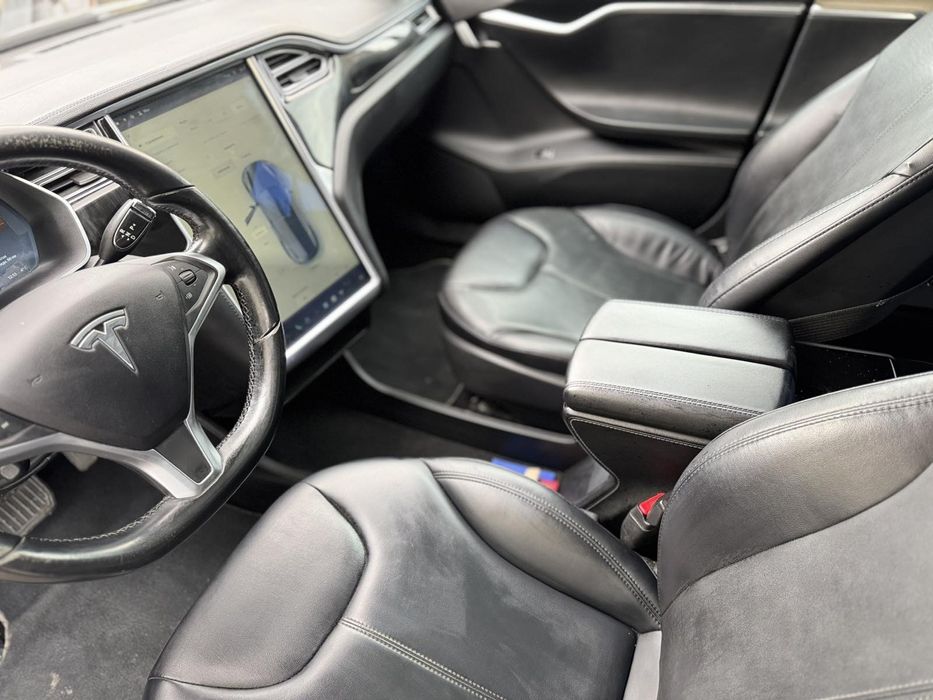 Продам Tesla model S85