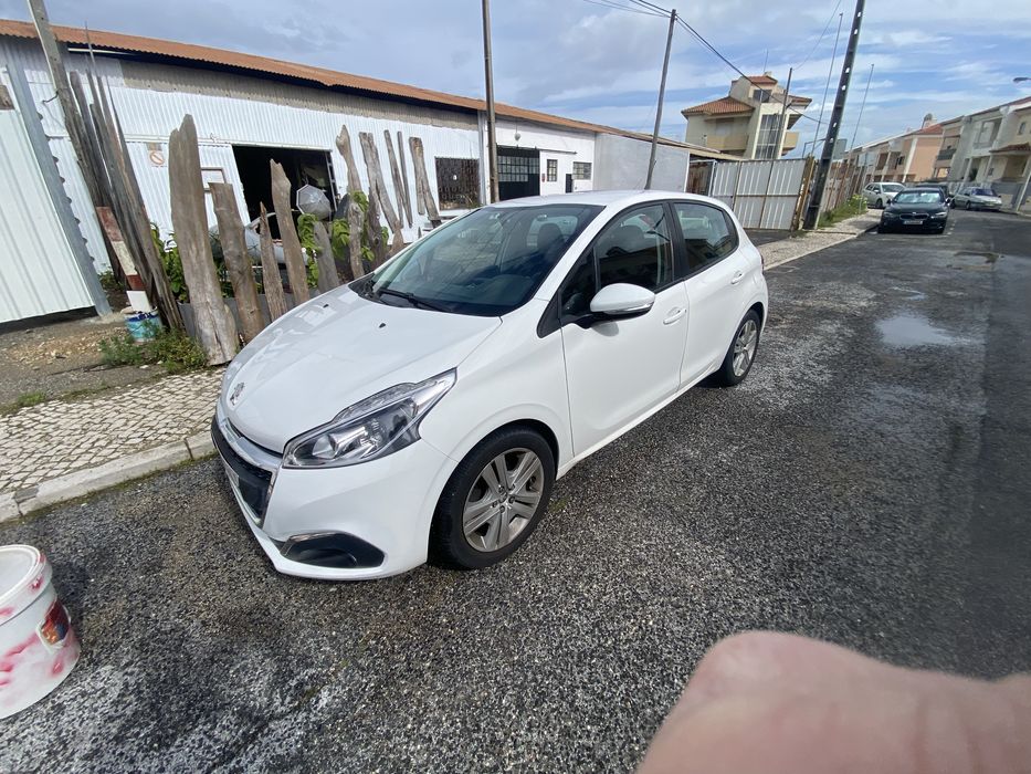 Pegueot 208 1.5 Hdi Bleu