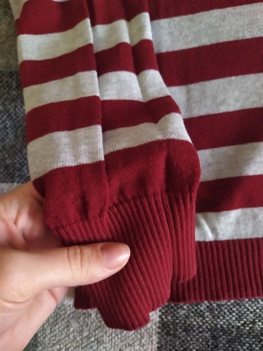 Кофта в полоску, червоний і сірий