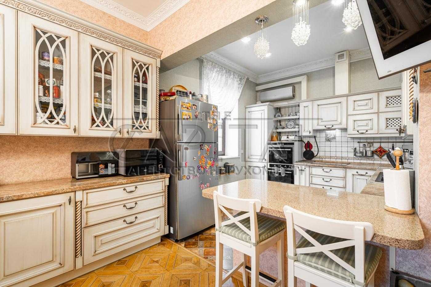 Розкішний маєток 700 м² з басейном сауною Київ вул. Брусилівська