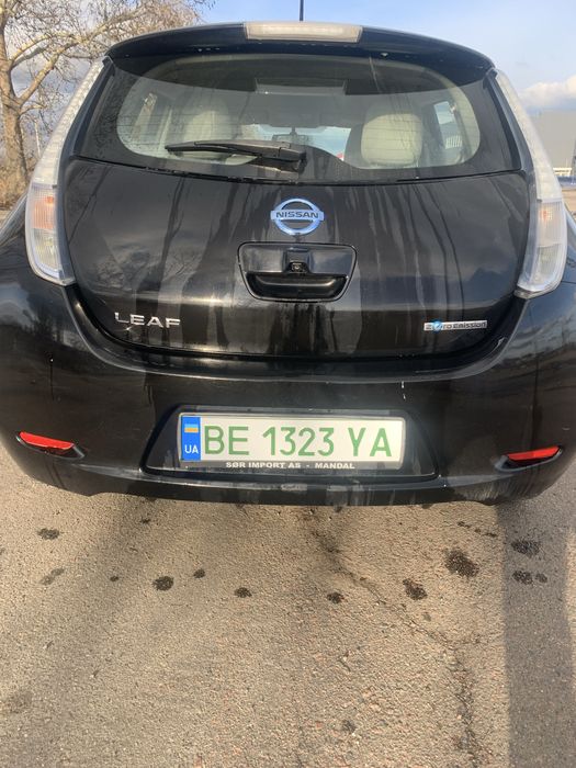 Продам nissan leaf